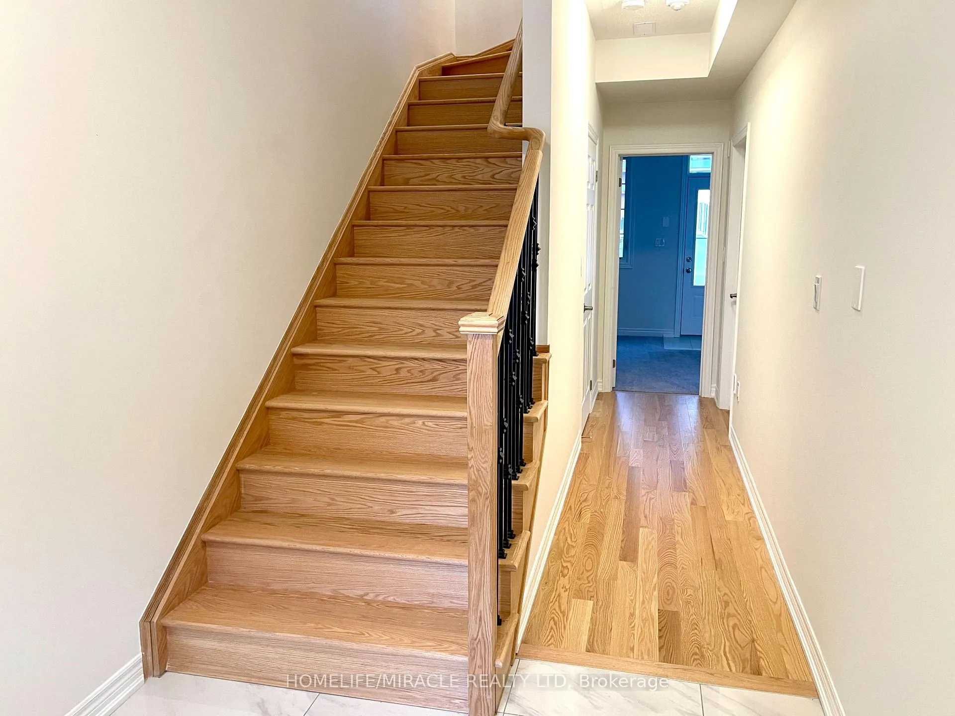 Photo 6 of 103 Air Dancer Crescent, Oshawa, Windfields — HOMEH
