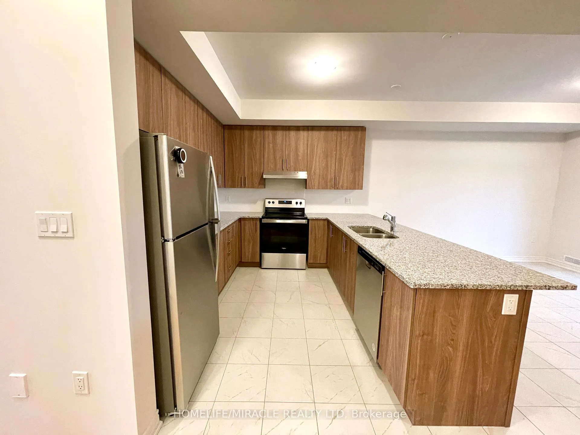 Photo 16 of 103 Air Dancer Crescent, Oshawa, Windfields — HOMEH