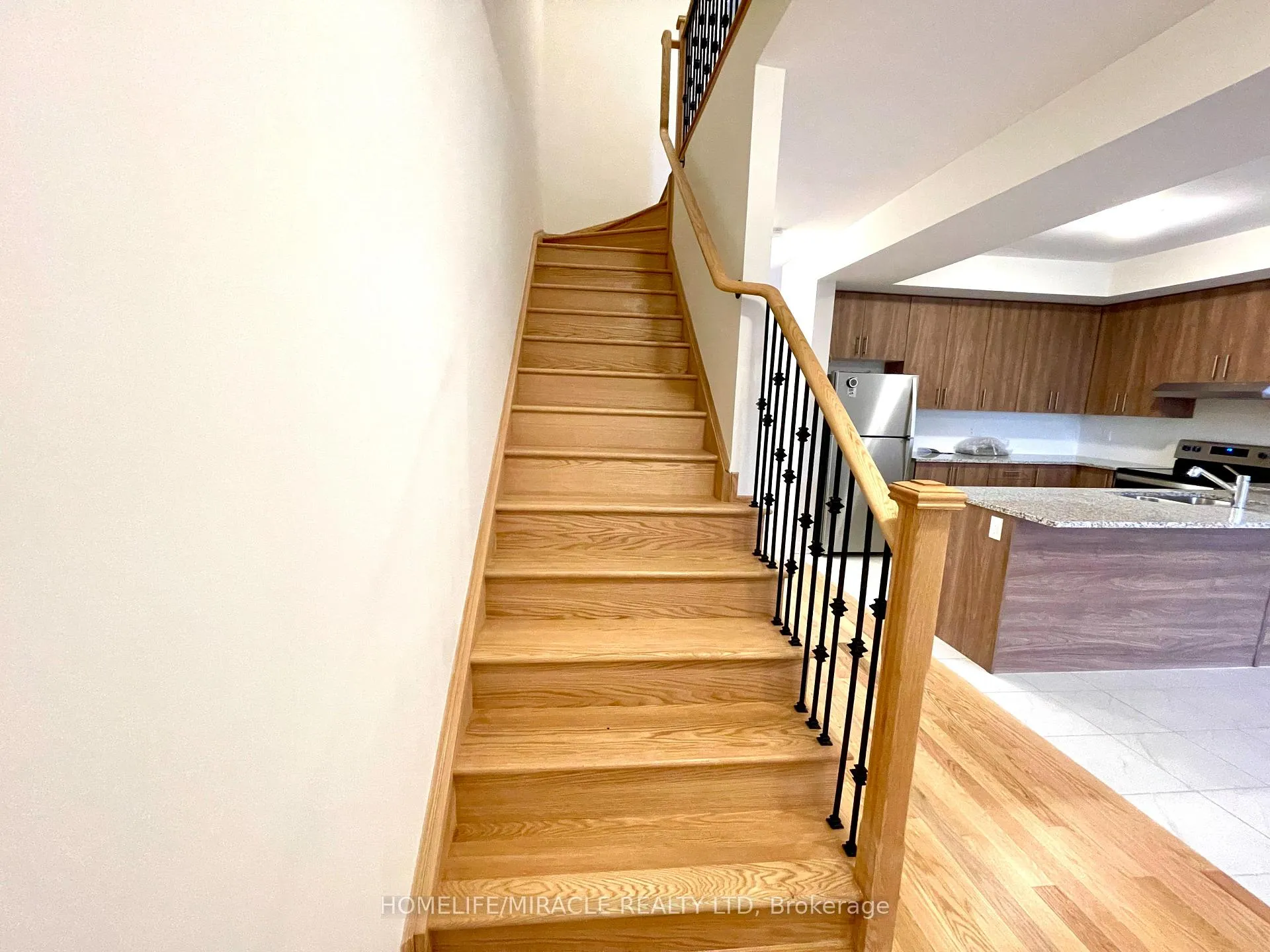 Photo 21 of 103 Air Dancer Crescent, Oshawa, Windfields — HOMEH