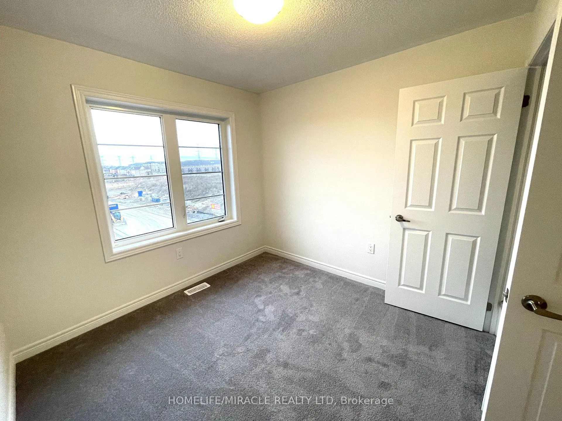 Photo 29 of 103 Air Dancer Crescent, Oshawa, Windfields — HOMEH