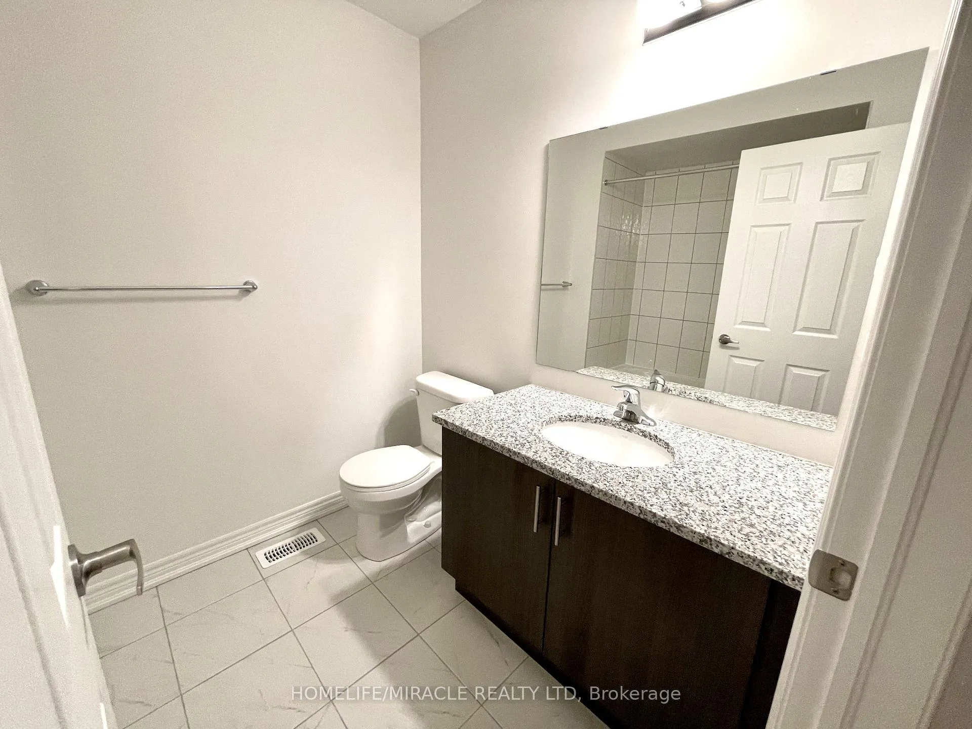 Photo 37 of 103 Air Dancer Crescent, Oshawa, Windfields — HOMEH