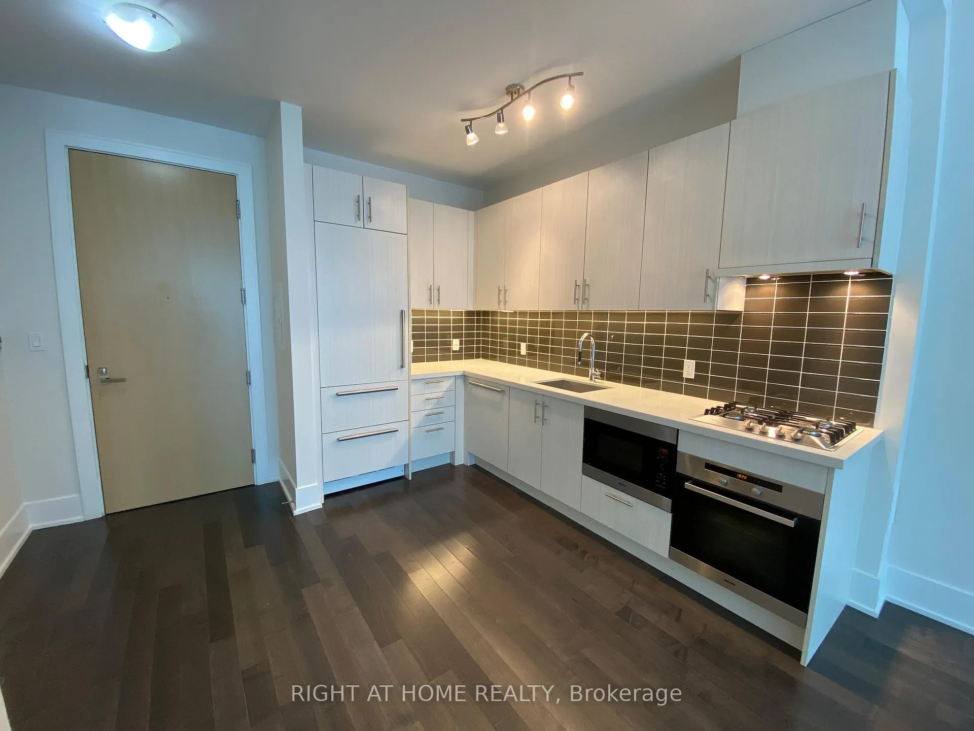 Photo 2 of Unit 528, 39 Queens Quay E, Toronto, Waterfront Communities — HOMEH
