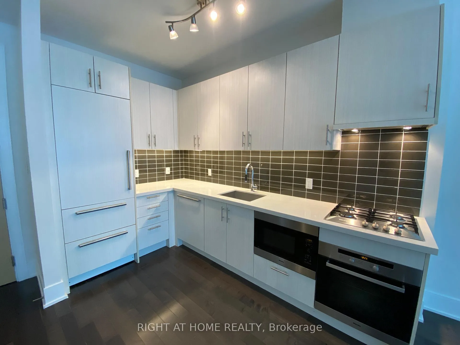 Photo 3 of Unit 528, 39 Queens Quay E, Toronto, Waterfront Communities — HOMEH