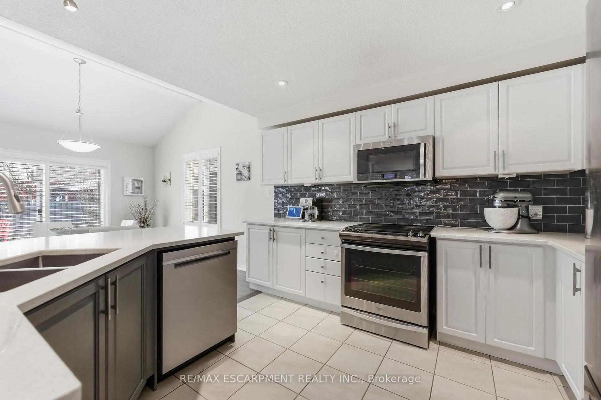 Photo 8 of 139 Bocelli Crescent, Hamilton, Rural Glanbrook — HOMEH