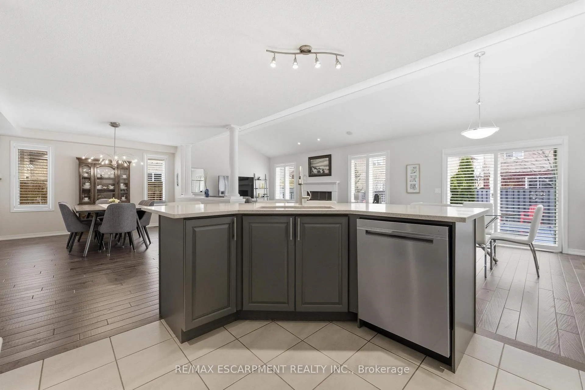 Photo 9 of 139 Bocelli Crescent, Hamilton, Rural Glanbrook — HOMEH