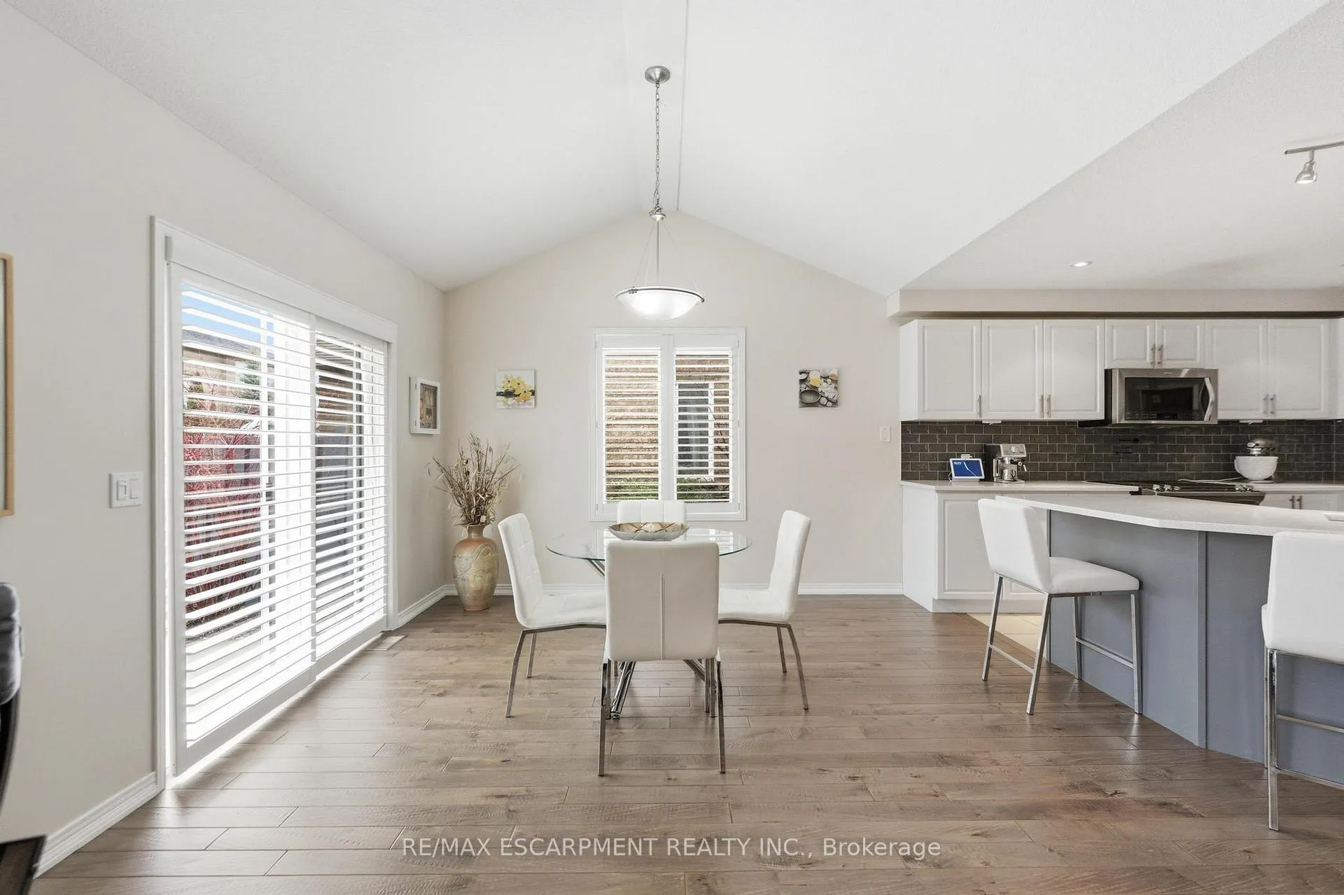 Photo 10 of 139 Bocelli Crescent, Hamilton, Rural Glanbrook — HOMEH