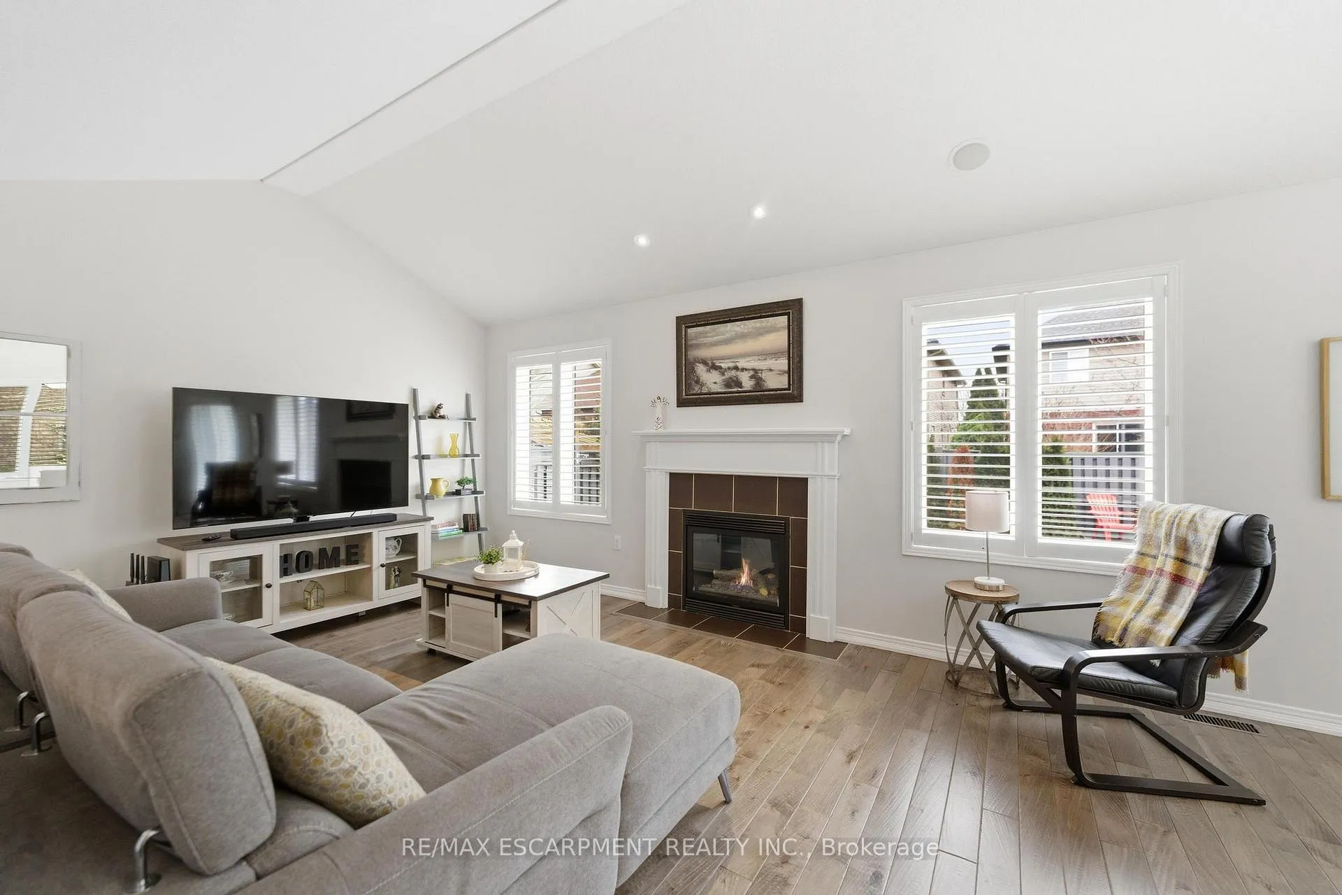 Photo 11 of 139 Bocelli Crescent, Hamilton, Rural Glanbrook — HOMEH
