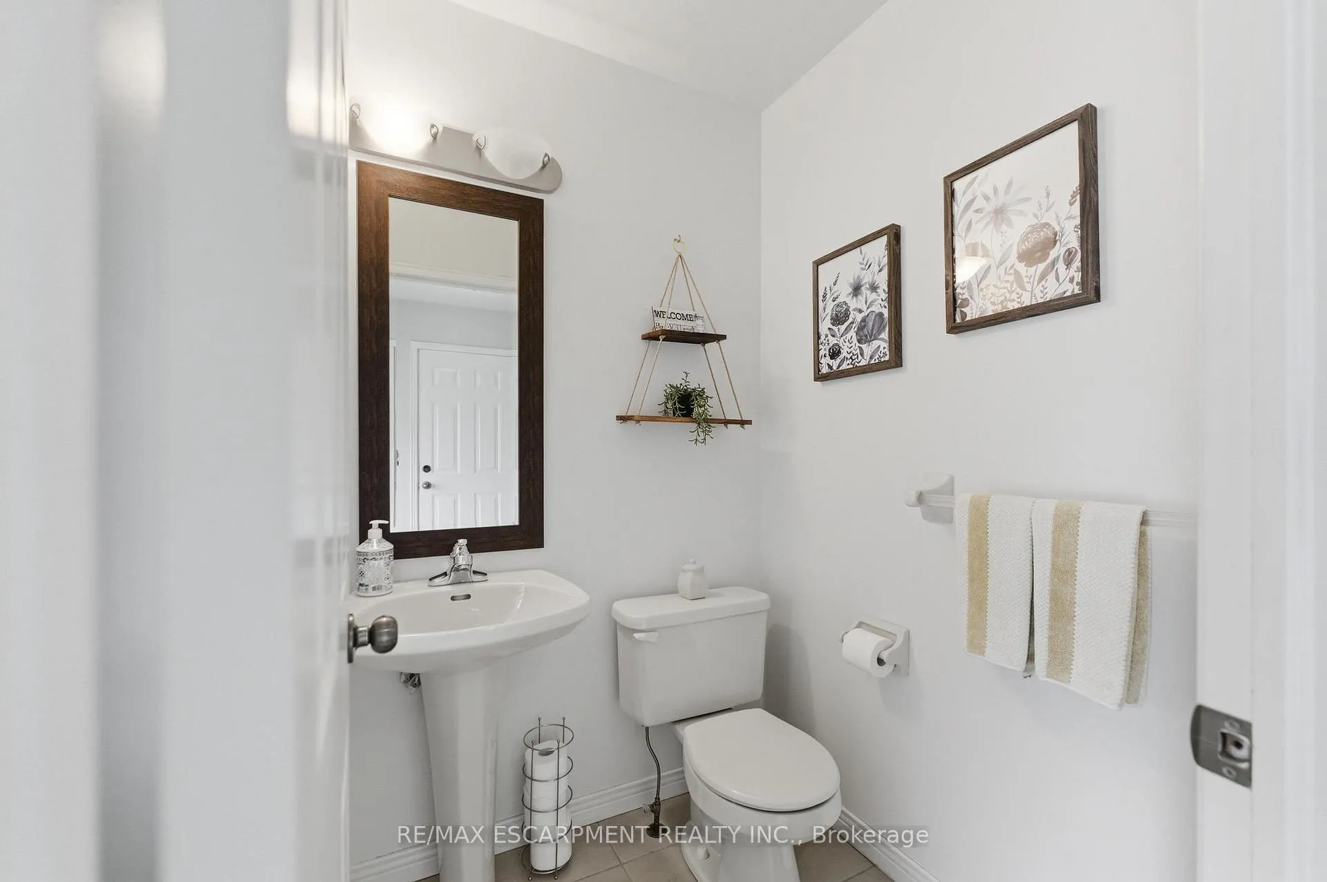 Photo 13 of 139 Bocelli Crescent, Hamilton, Rural Glanbrook — HOMEH