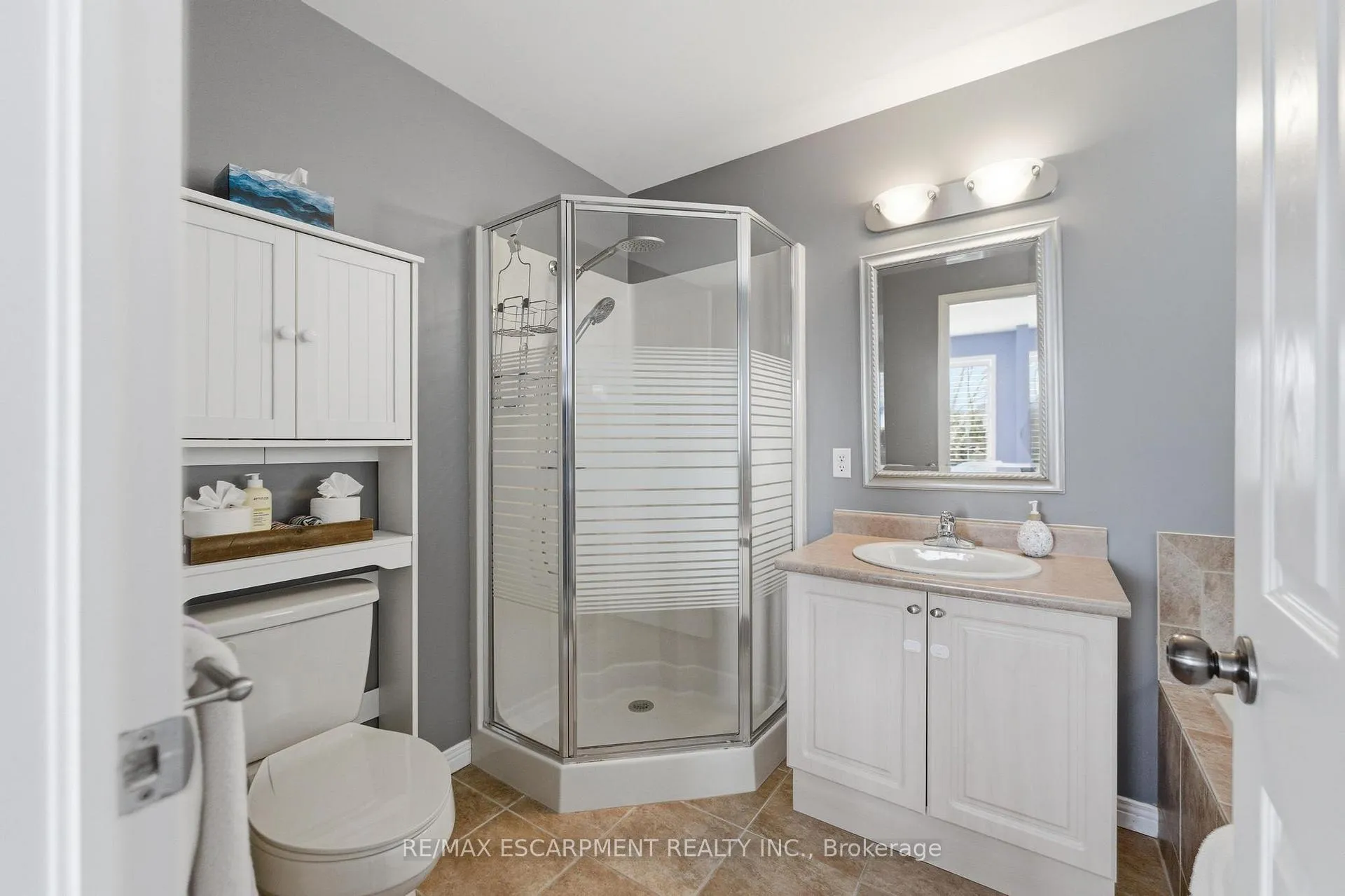 Photo 17 of 139 Bocelli Crescent, Hamilton, Rural Glanbrook — HOMEH