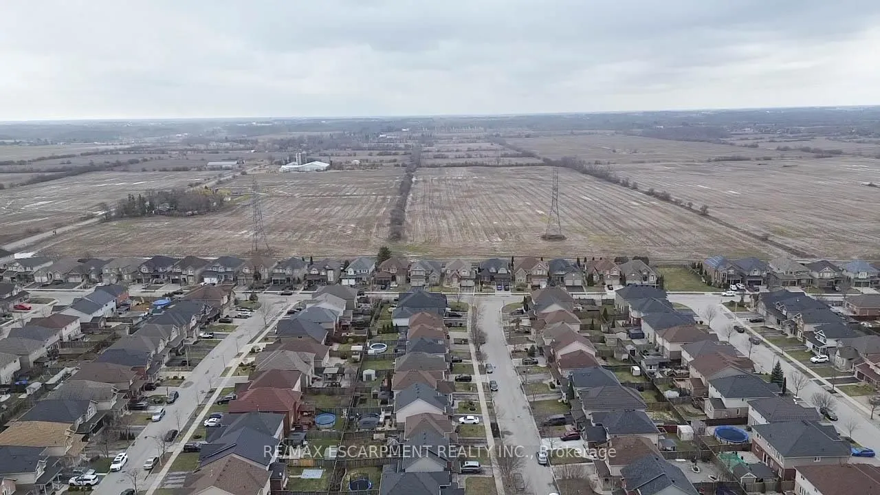 Photo 35 of 139 Bocelli Crescent, Hamilton, Rural Glanbrook — HOMEH