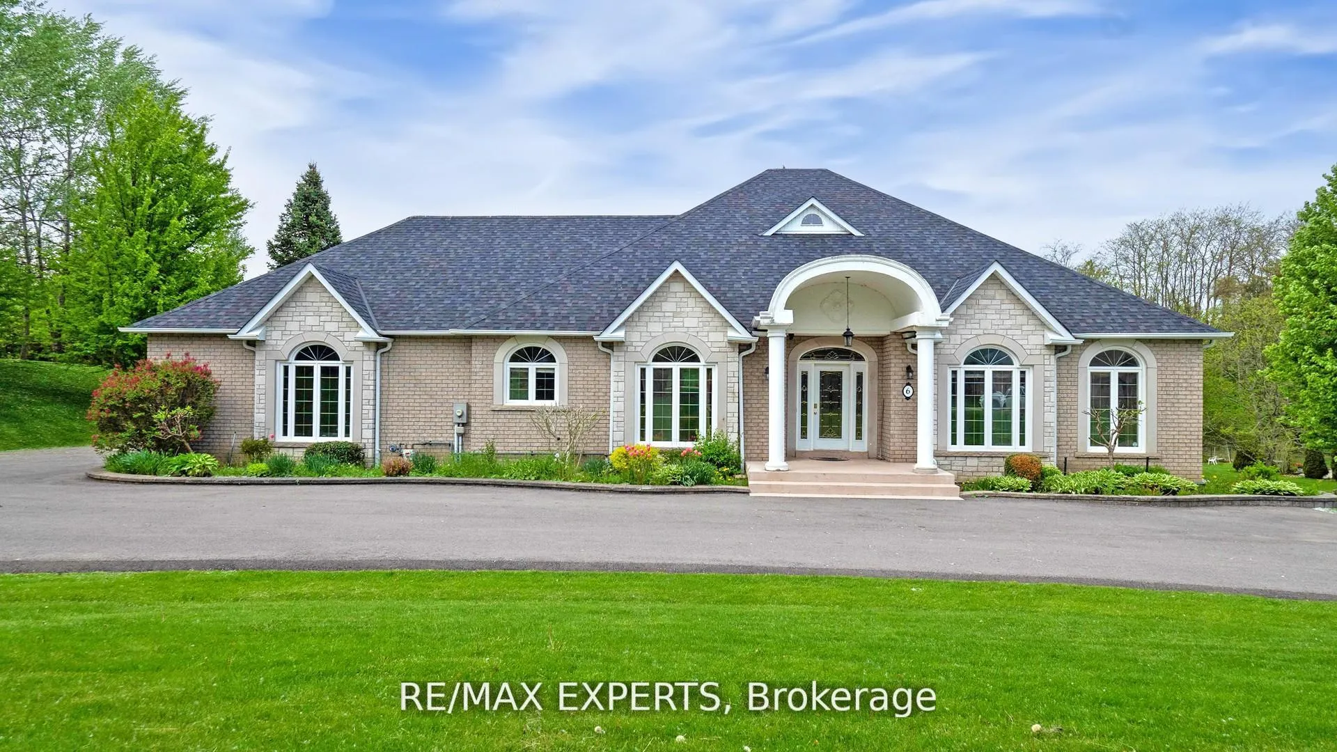 Photo 2 of 6 Overlook Ridge, Caledon, Palgrave — HOMEH