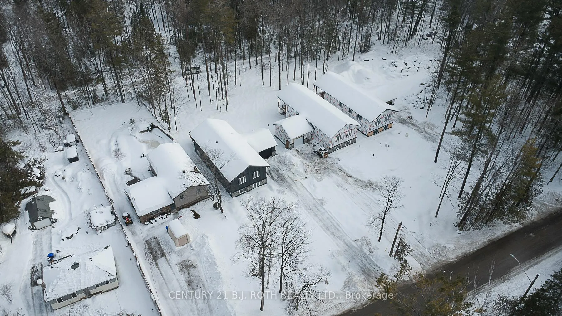 Photo 3 of 3187 Cove Avenue, Innisfil, Rural Innisfil — HOMEH