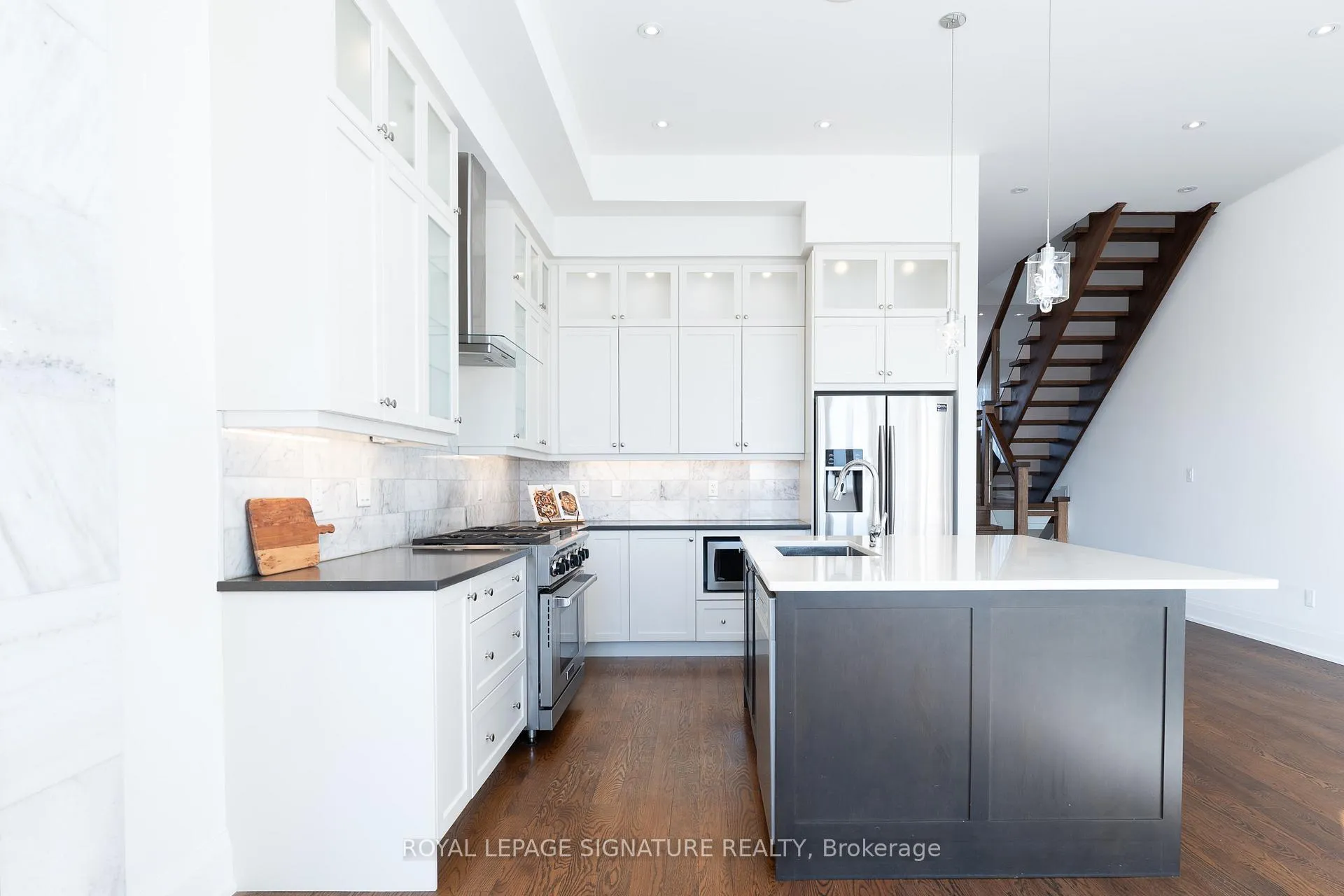 Photo 9 of 119B Hillside Avenue, Etobicoke, Mimico — HOMEH