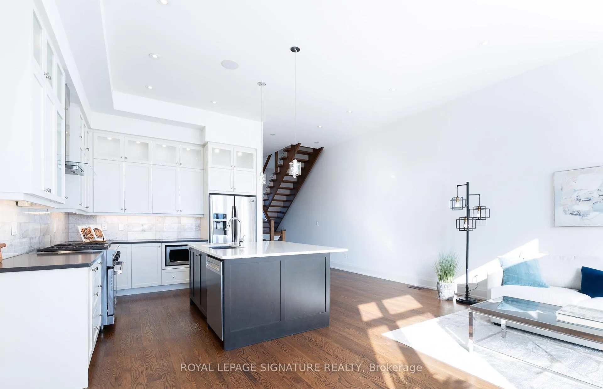 Photo 10 of 119B Hillside Avenue, Etobicoke, Mimico — HOMEH