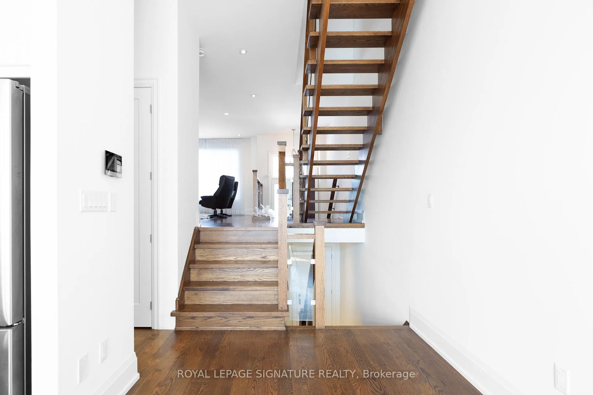 Photo 14 of 119B Hillside Avenue, Etobicoke, Mimico — HOMEH
