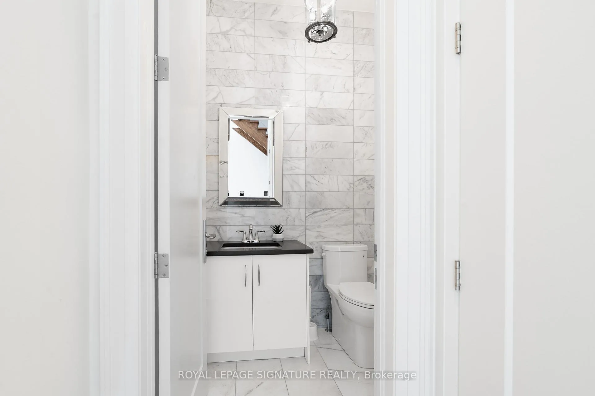 Photo 15 of 119B Hillside Avenue, Etobicoke, Mimico — HOMEH