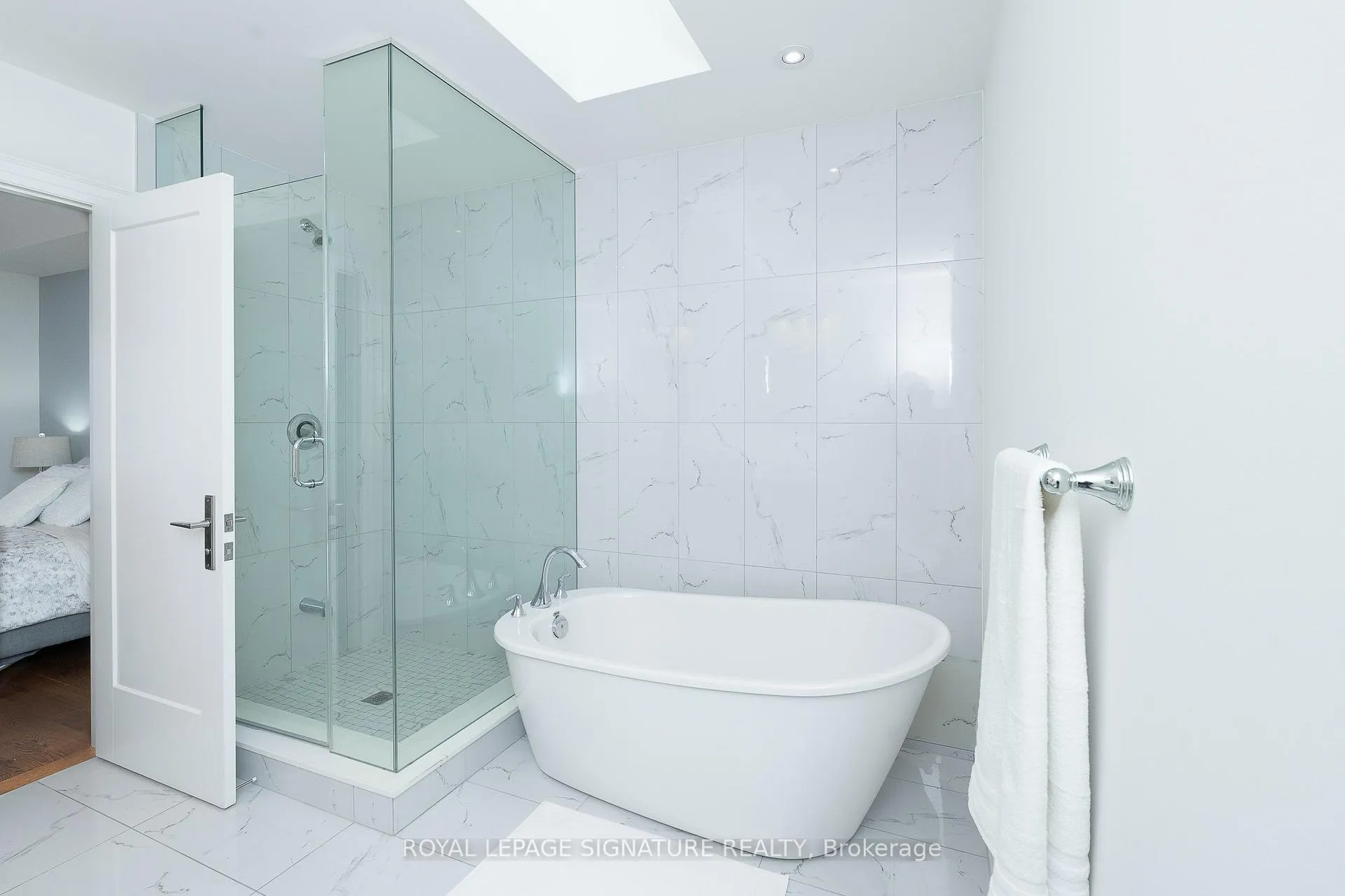 Photo 23 of 119B Hillside Avenue, Etobicoke, Mimico — HOMEH