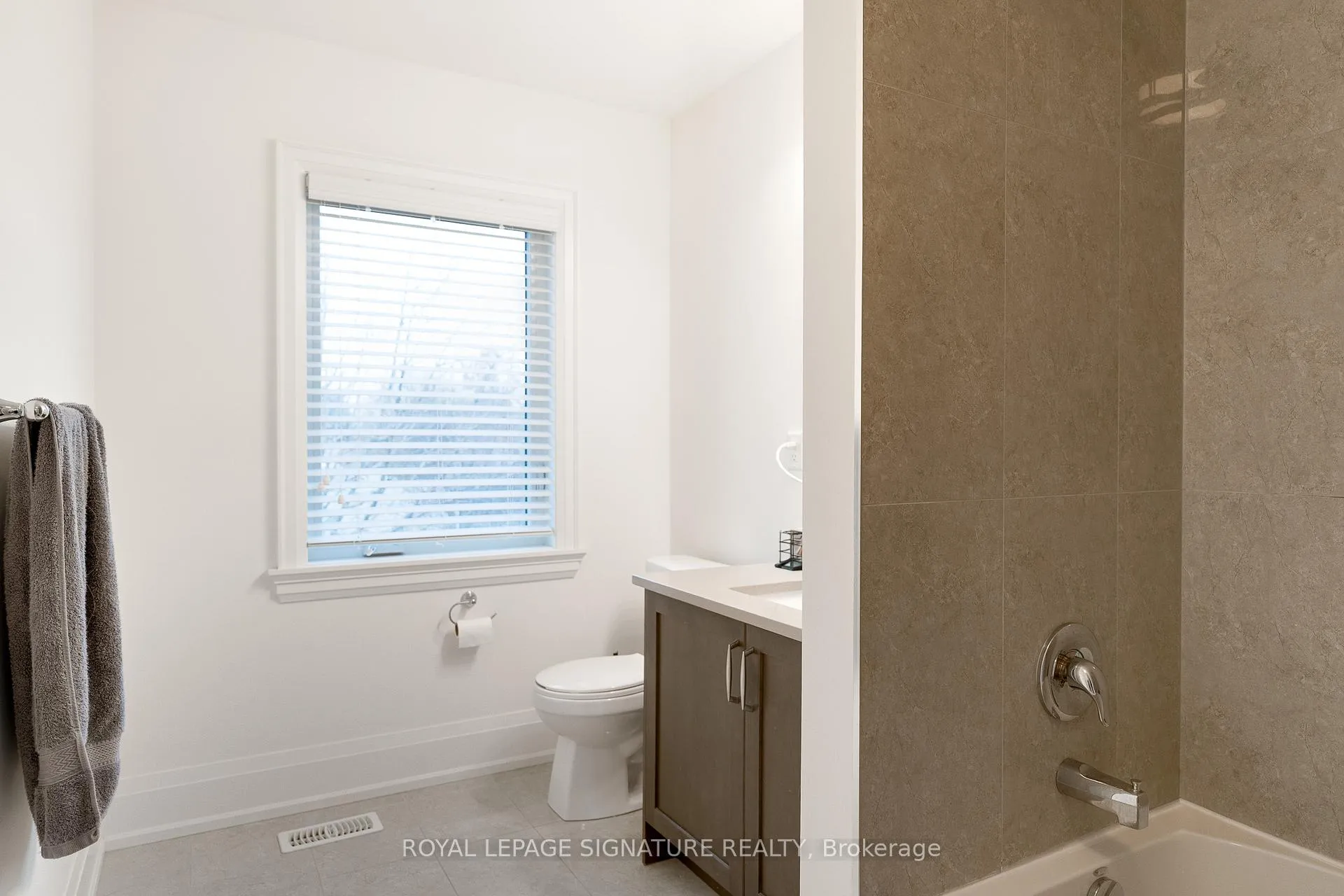 Photo 26 of 119B Hillside Avenue, Etobicoke, Mimico — HOMEH