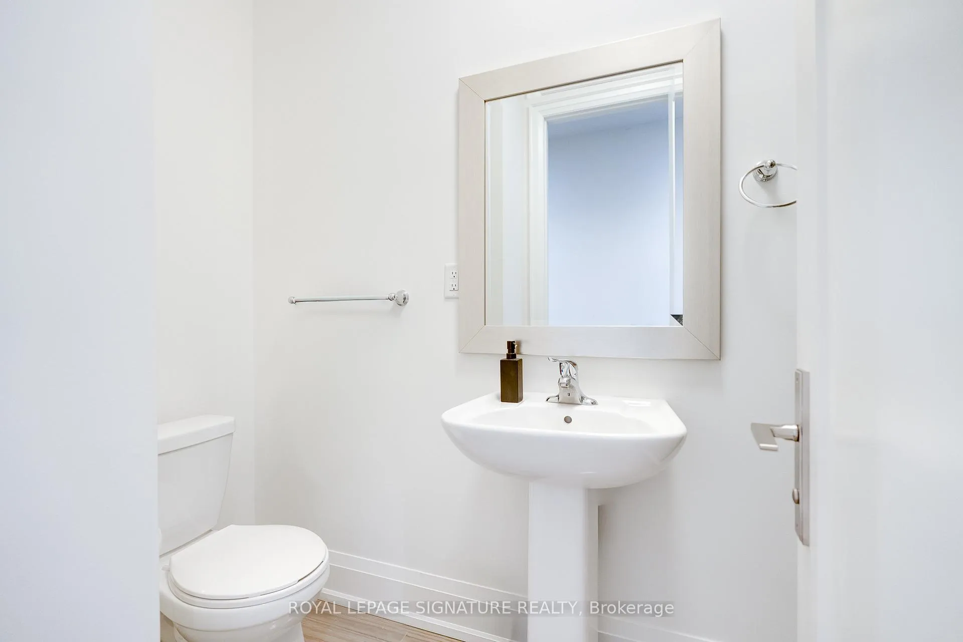 Photo 36 of 119B Hillside Avenue, Etobicoke, Mimico — HOMEH