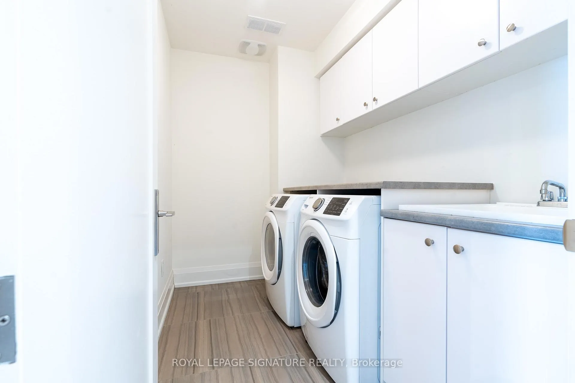 Photo 38 of 119B Hillside Avenue, Etobicoke, Mimico — HOMEH