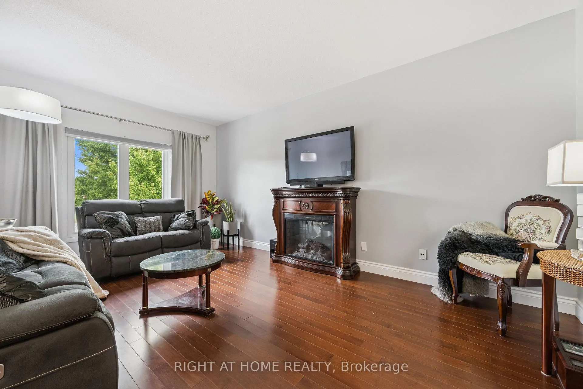 Photo 12 of 41 Yorkville Drive, Clarington, Courtice — HOMEH