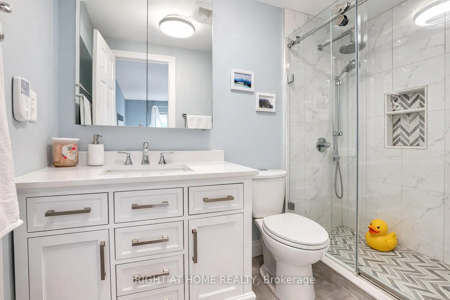 Photo 35 of 41 Yorkville Drive, Clarington, Courtice — HOMEH