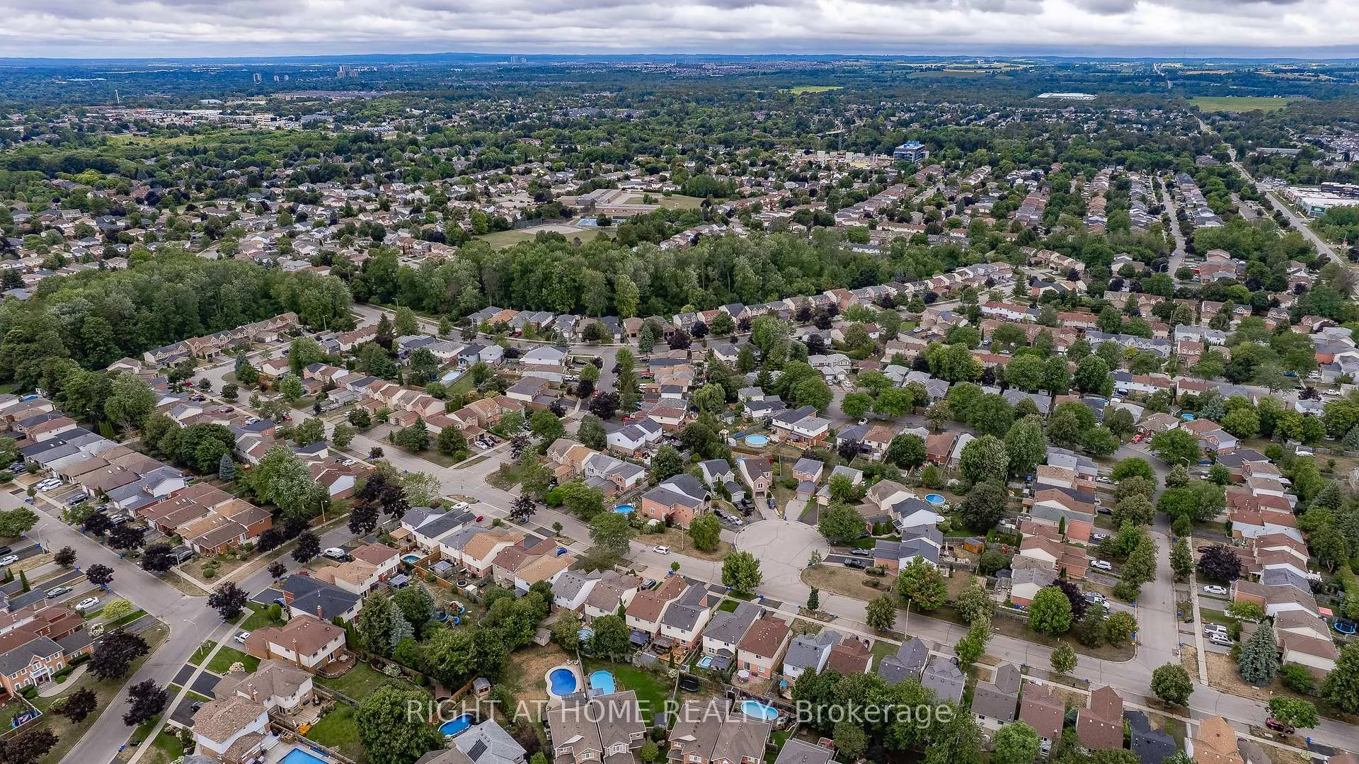 Photo 42 of 41 Yorkville Drive, Clarington, Courtice — HOMEH