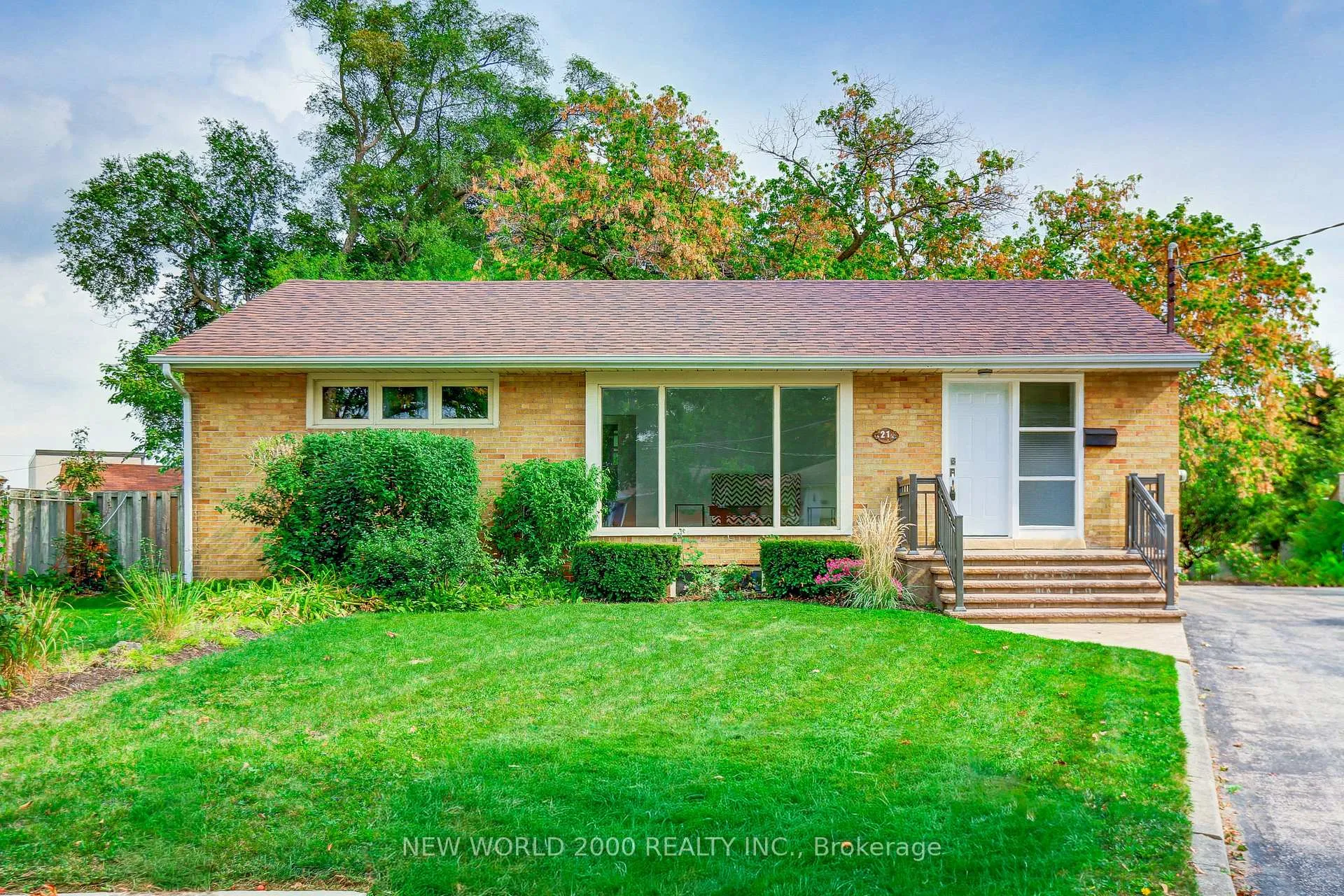 Photo 1 of 21 Restever Gate, Etobicoke, Rexdale-Kipling — HOMEH