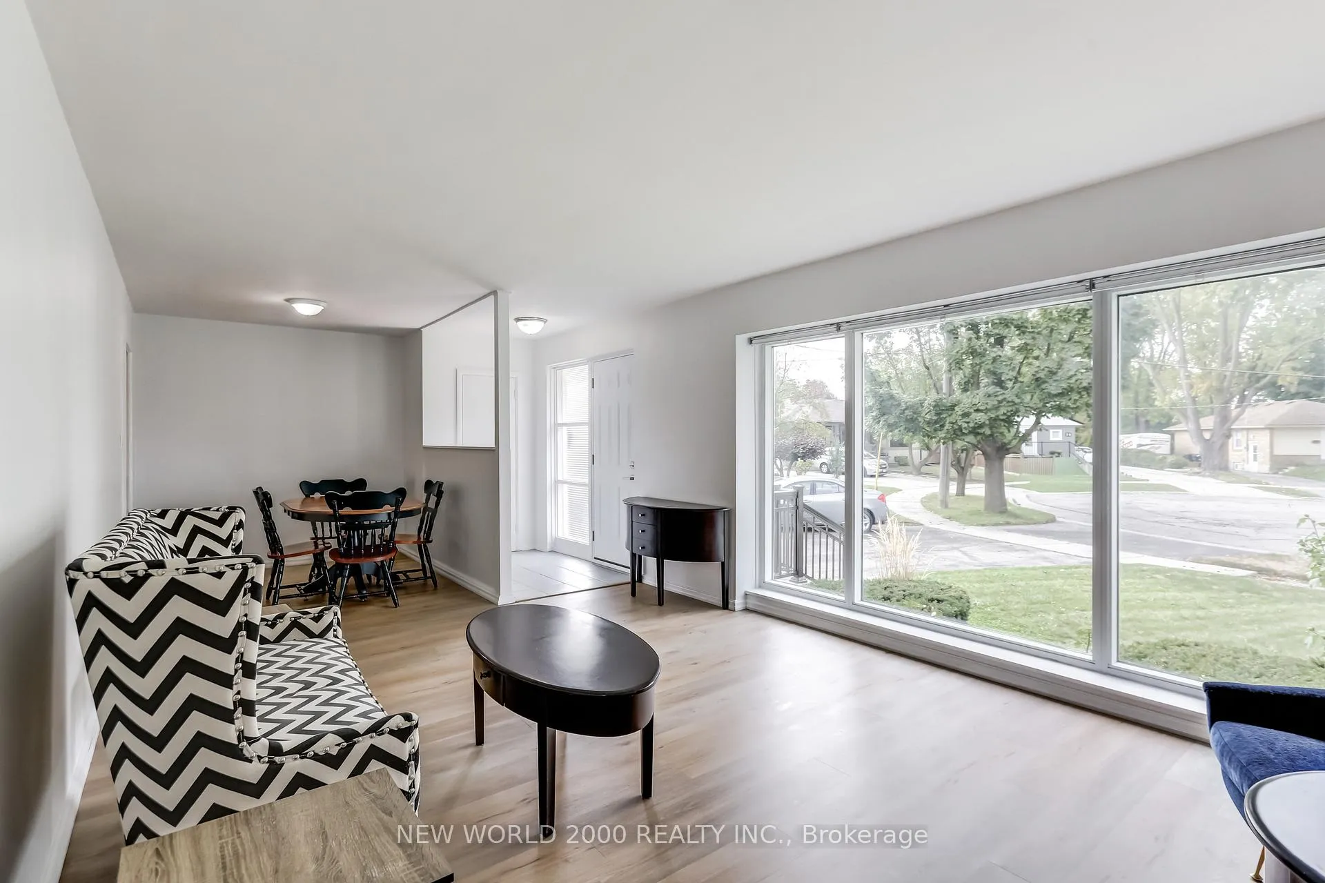 Photo 5 of 21 Restever Gate, Etobicoke, Rexdale-Kipling — HOMEH