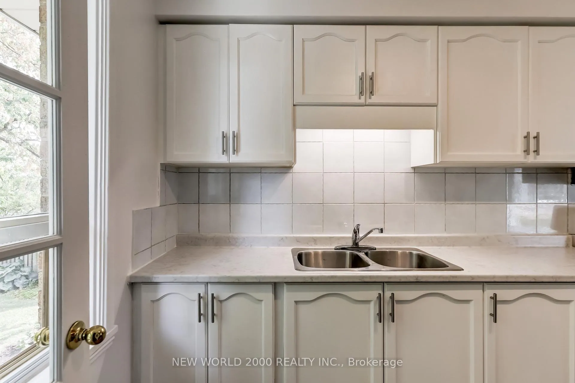 Photo 6 of 21 Restever Gate, Etobicoke, Rexdale-Kipling — HOMEH