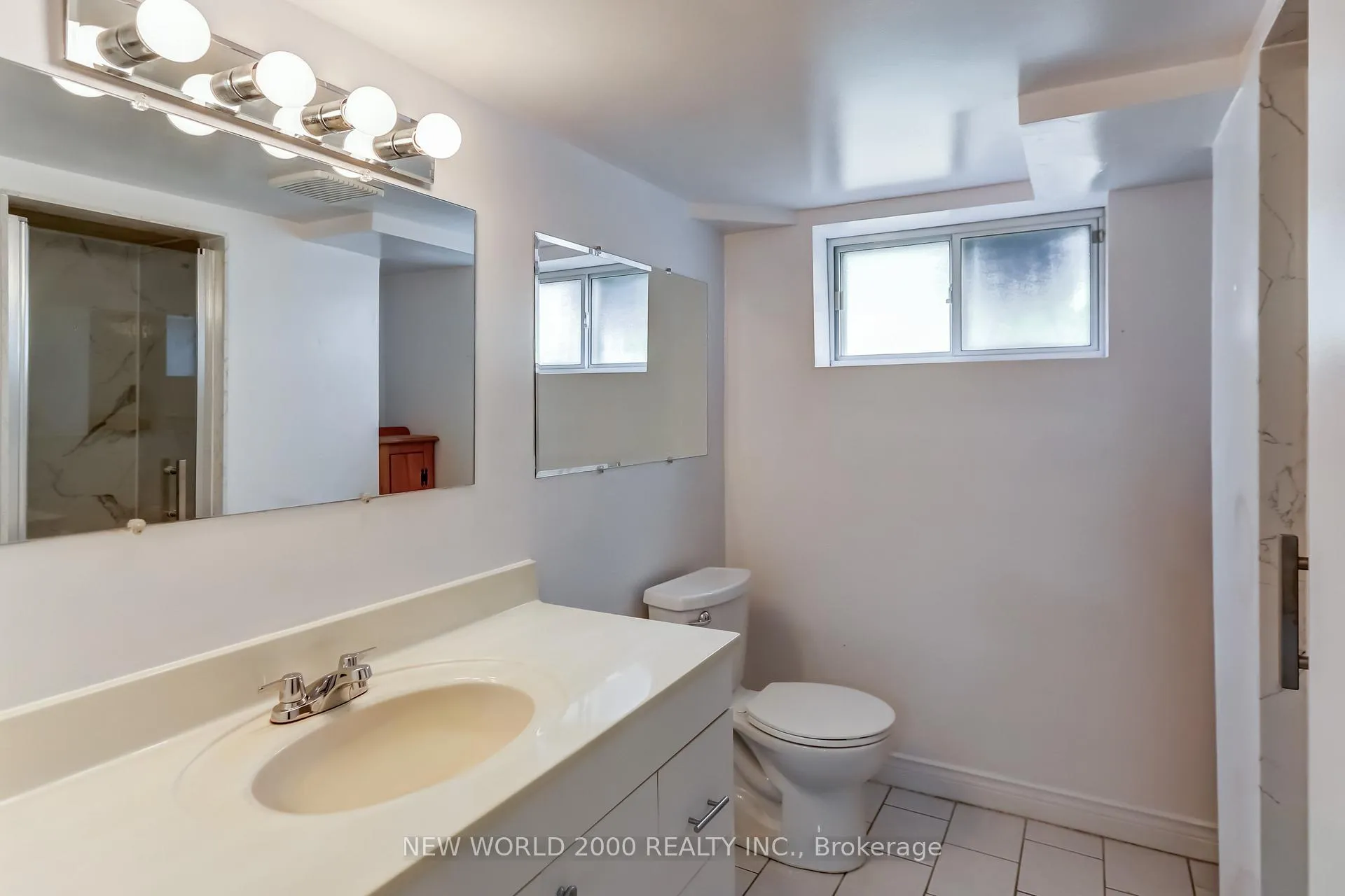 Photo 18 of 21 Restever Gate, Etobicoke, Rexdale-Kipling — HOMEH