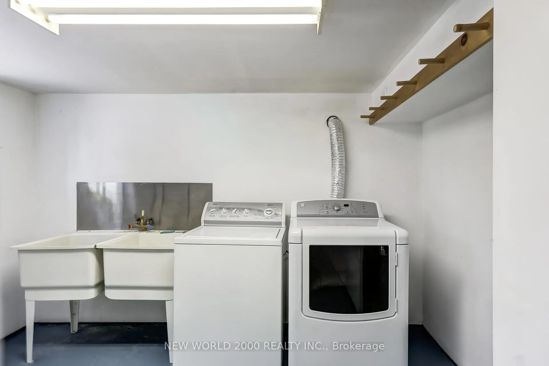 Photo 19 of 21 Restever Gate, Etobicoke, Rexdale-Kipling — HOMEH