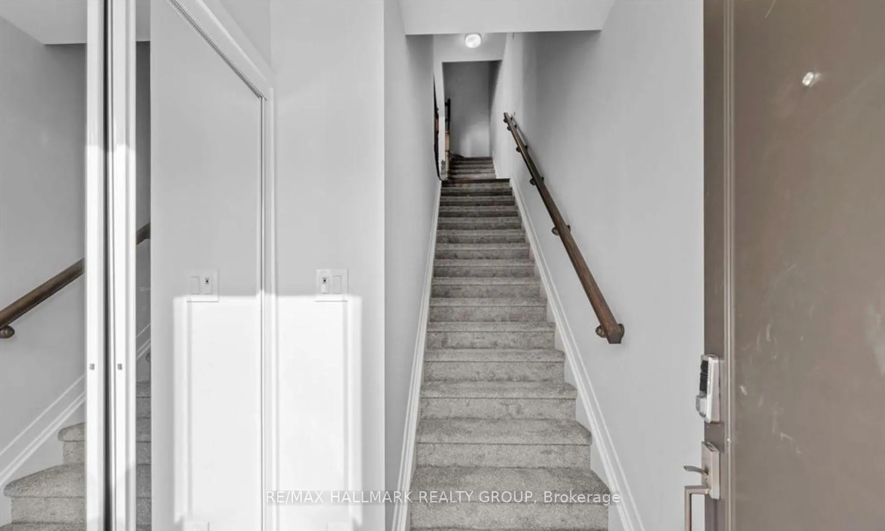 Photo 2 of 106 Parnian Private, Ottawa, Barrhaven - Half Moon Bay — HOMEH