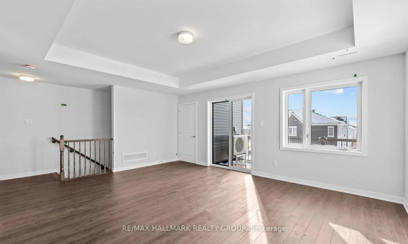 Photo 4 of 106 Parnian Private, Ottawa, Barrhaven - Half Moon Bay — HOMEH