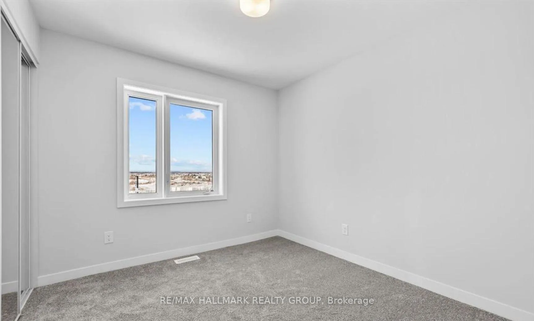 Photo 8 of 106 Parnian Private, Ottawa, Barrhaven - Half Moon Bay — HOMEH