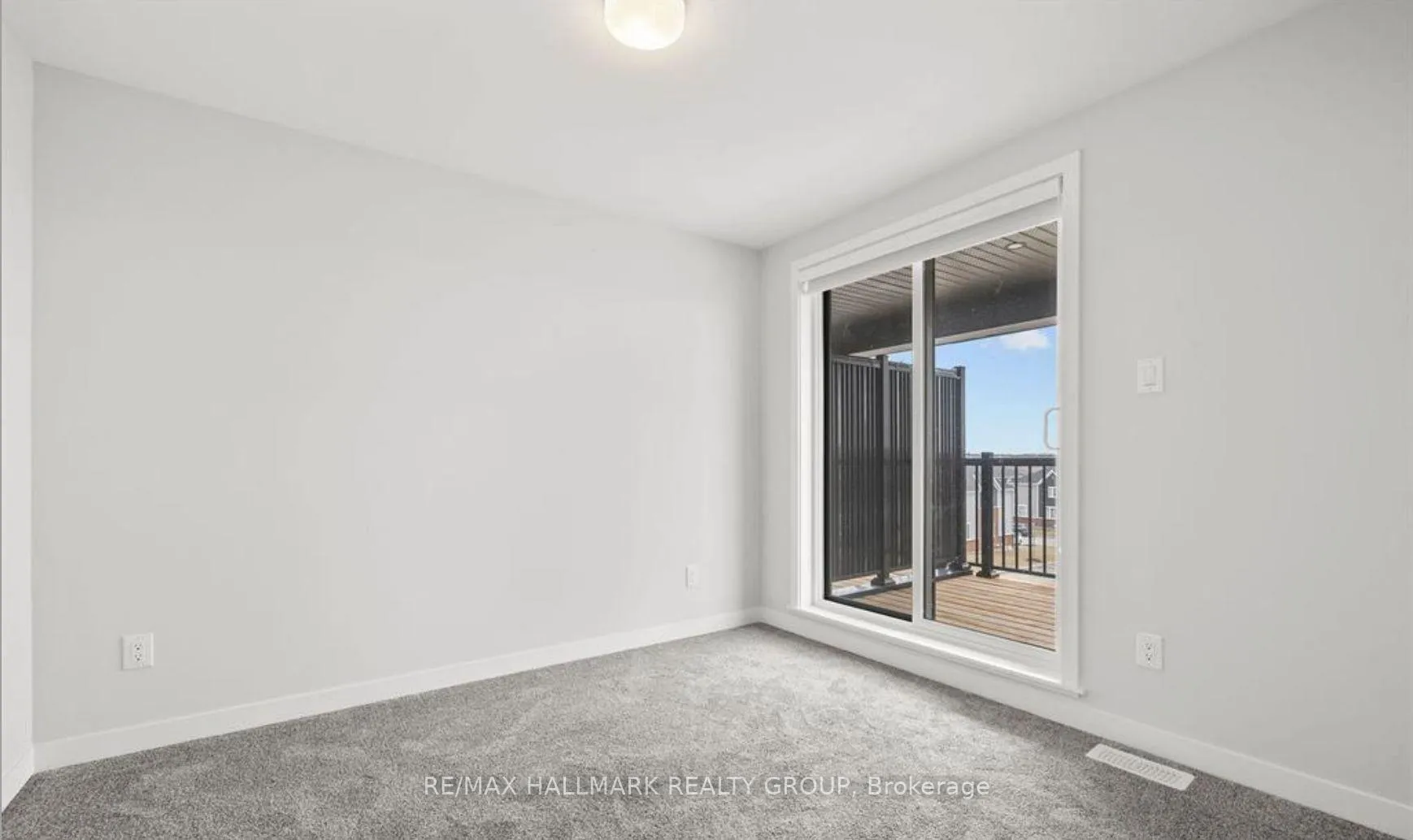 Photo 11 of 106 Parnian Private, Ottawa, Barrhaven - Half Moon Bay — HOMEH