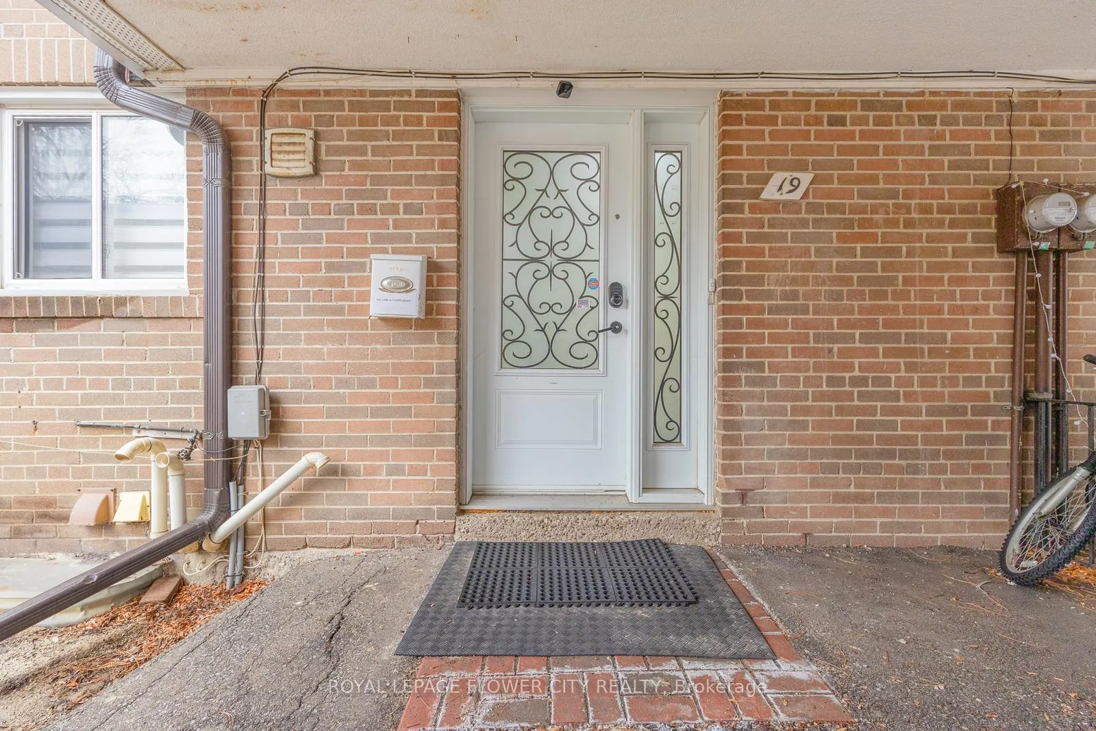 Photo 5 of Unit 19, 435 Silverstone Drive, Etobicoke, West Humber-Clairville — HOMEH