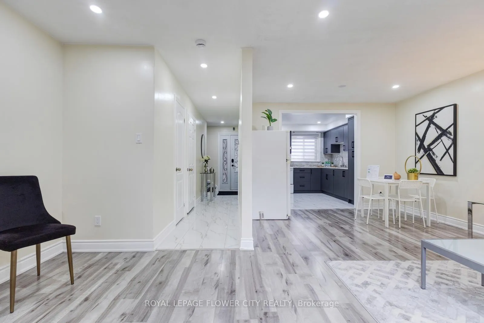 Photo 7 of Unit 19, 435 Silverstone Drive, Etobicoke, West Humber-Clairville — HOMEH
