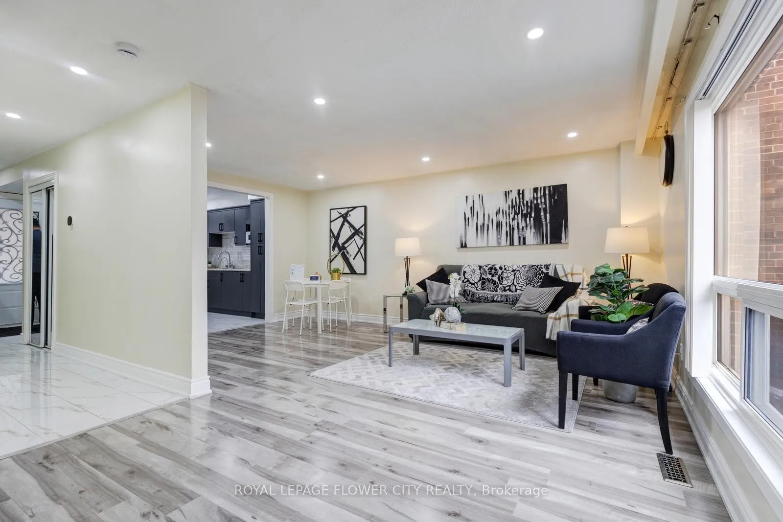 Photo 8 of Unit 19, 435 Silverstone Drive, Etobicoke, West Humber-Clairville — HOMEH