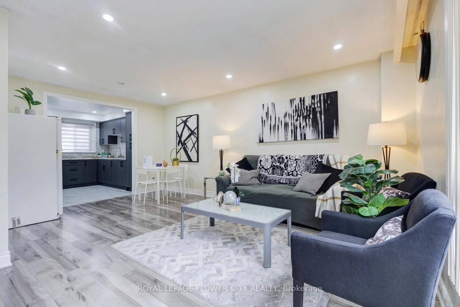Photo 10 of Unit 19, 435 Silverstone Drive, Etobicoke, West Humber-Clairville — HOMEH