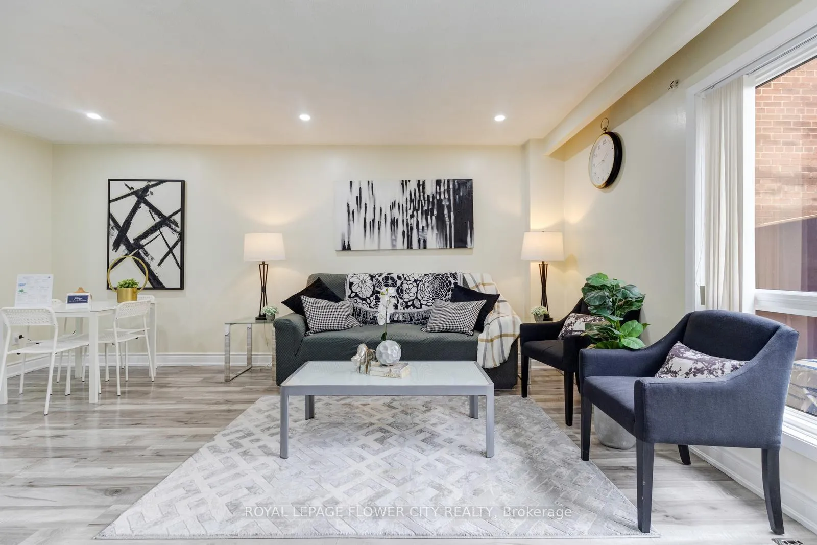 Photo 11 of Unit 19, 435 Silverstone Drive, Etobicoke, West Humber-Clairville — HOMEH