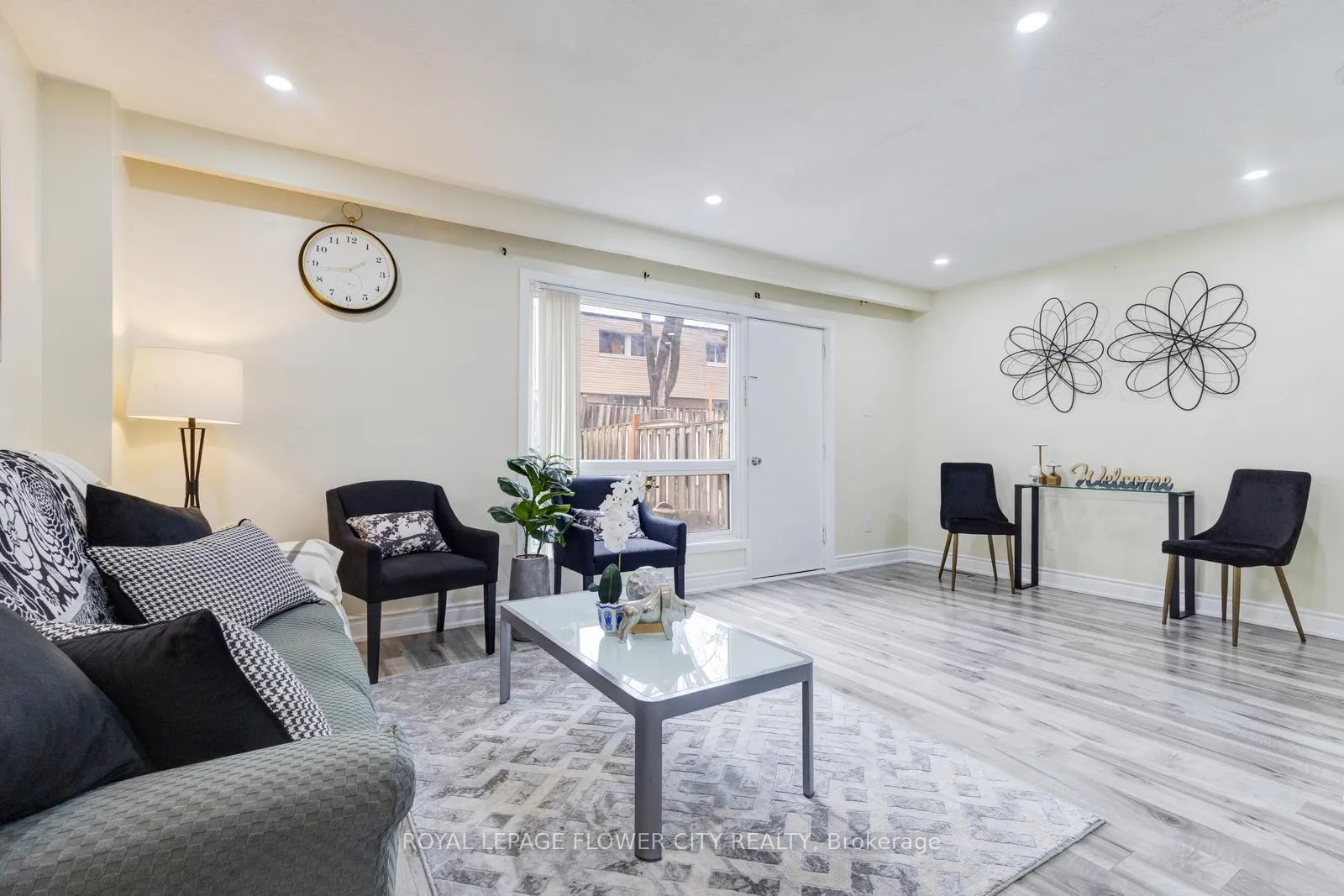 Photo 13 of Unit 19, 435 Silverstone Drive, Etobicoke, West Humber-Clairville — HOMEH