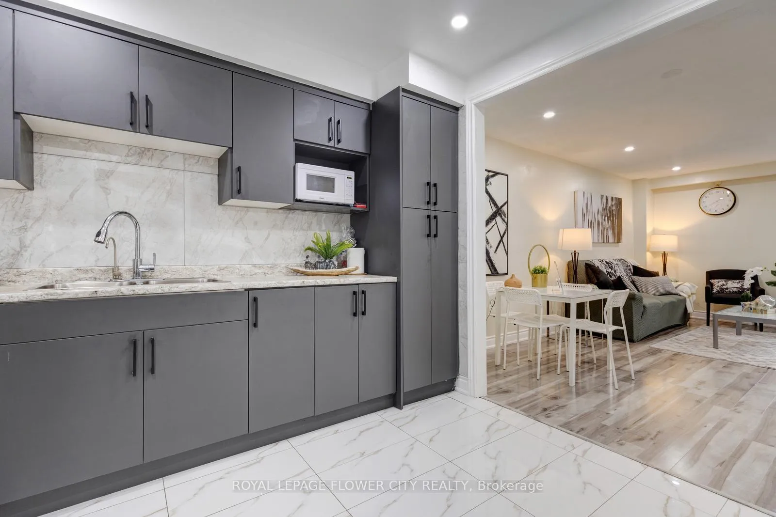 Photo 17 of Unit 19, 435 Silverstone Drive, Etobicoke, West Humber-Clairville — HOMEH