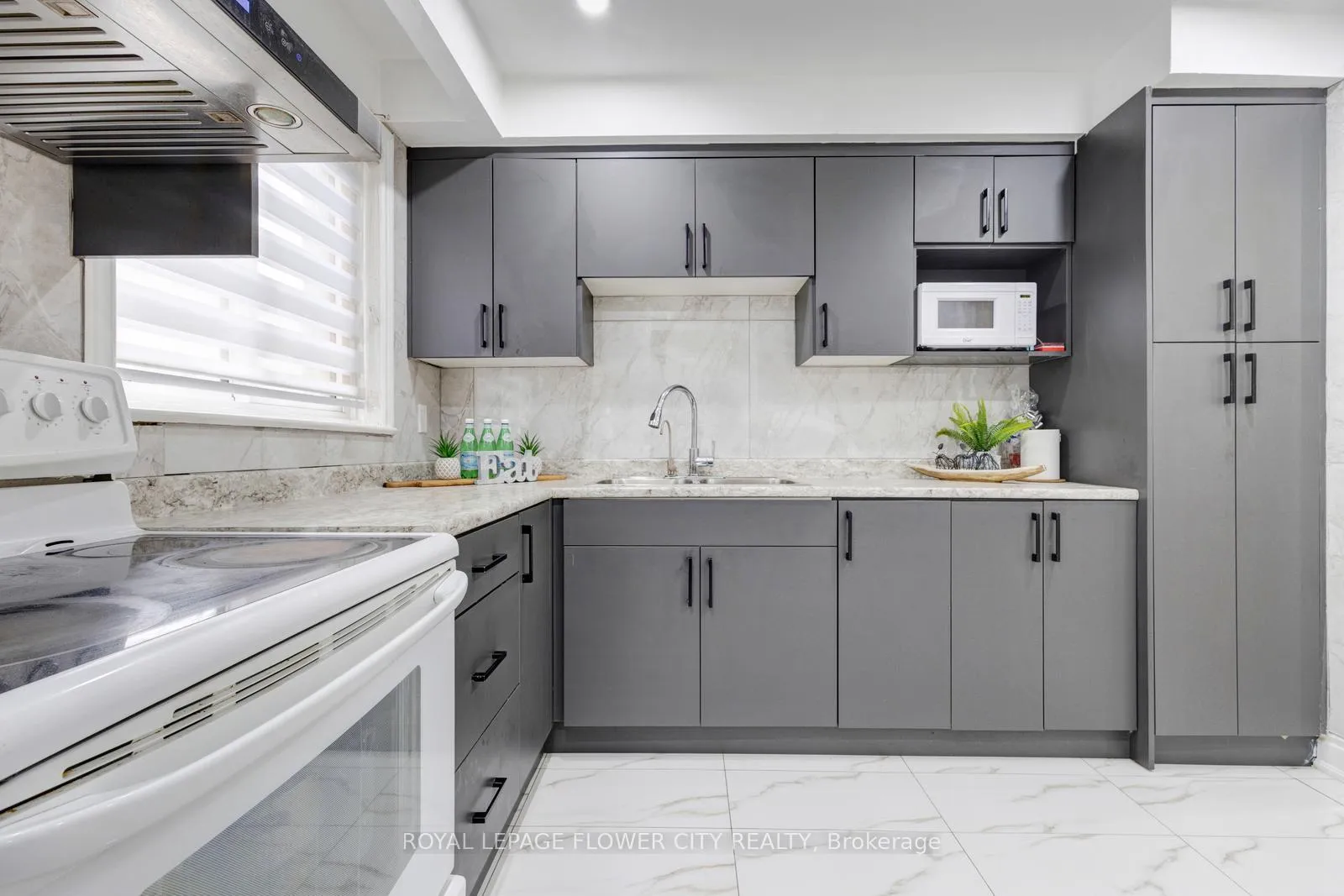 Photo 18 of Unit 19, 435 Silverstone Drive, Etobicoke, West Humber-Clairville — HOMEH