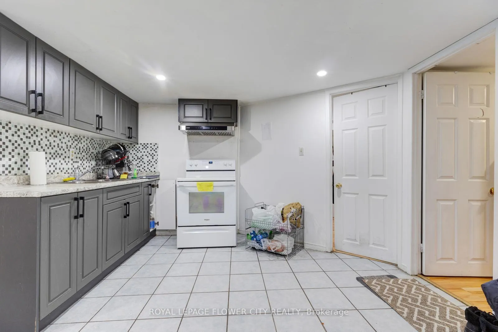 Photo 41 of Unit 19, 435 Silverstone Drive, Etobicoke, West Humber-Clairville — HOMEH