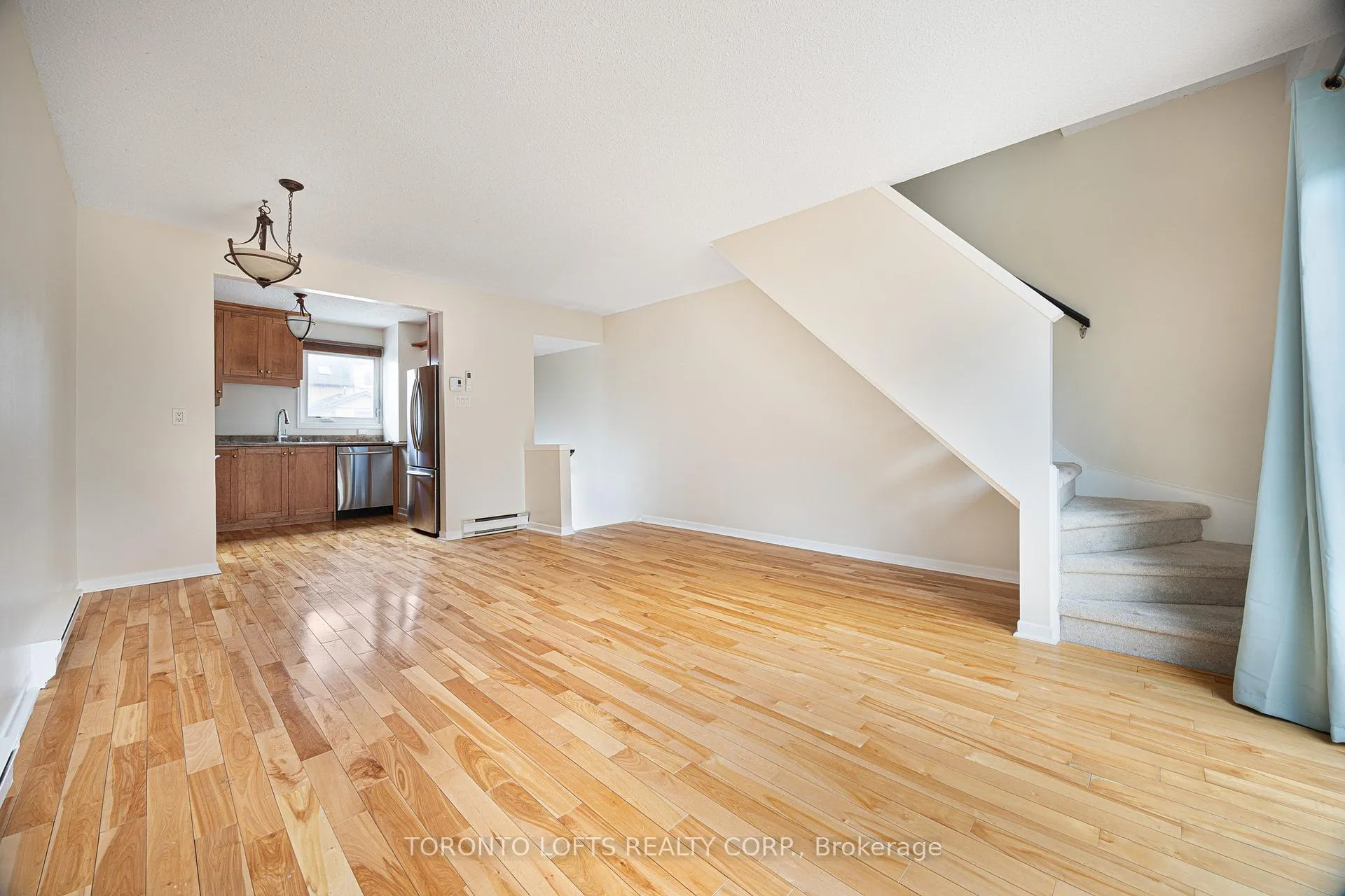 Photo 3 of 248 Milan Street, Toronto, Moss Park — HOMEH