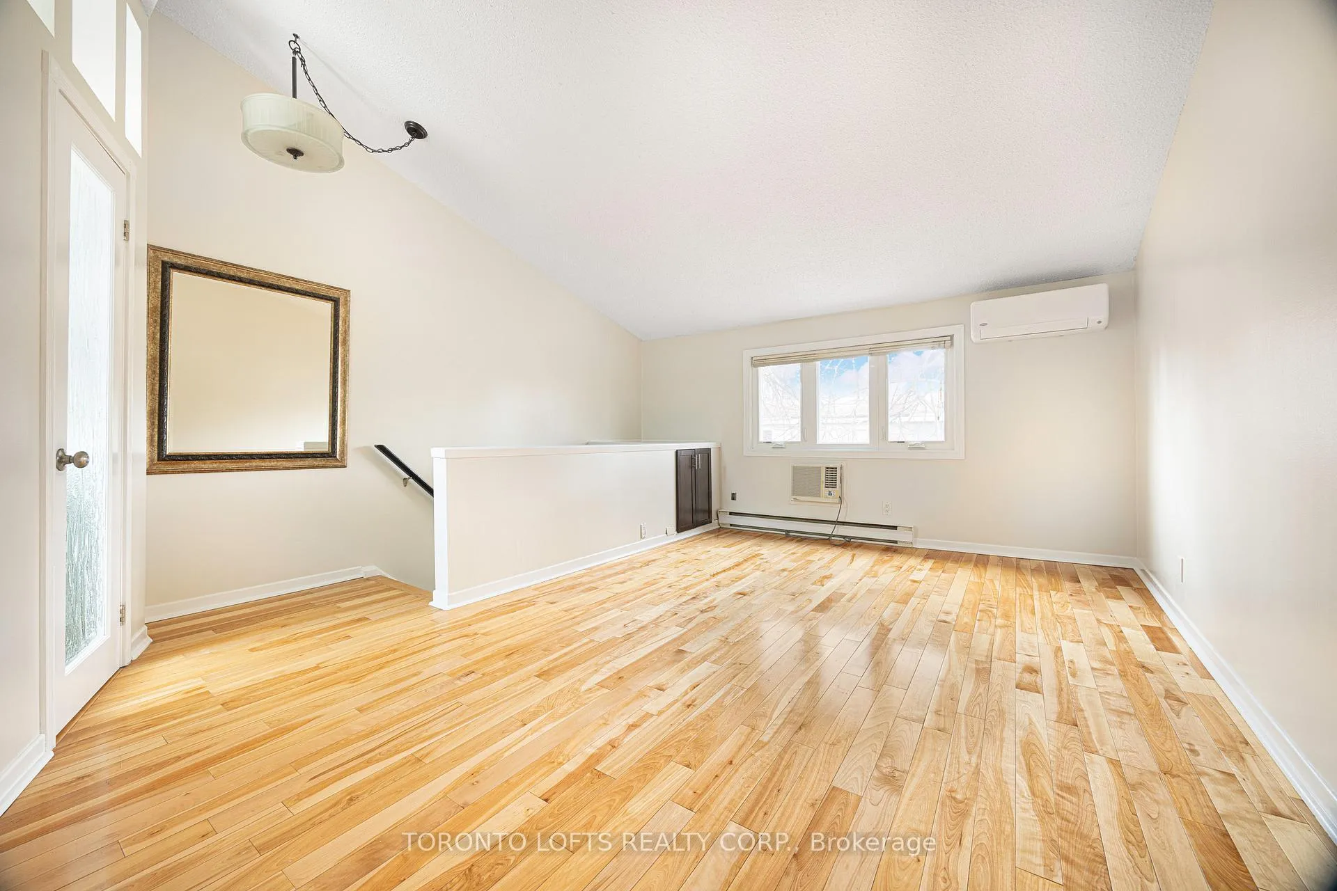 Photo 13 of 248 Milan Street, Toronto, Moss Park — HOMEH