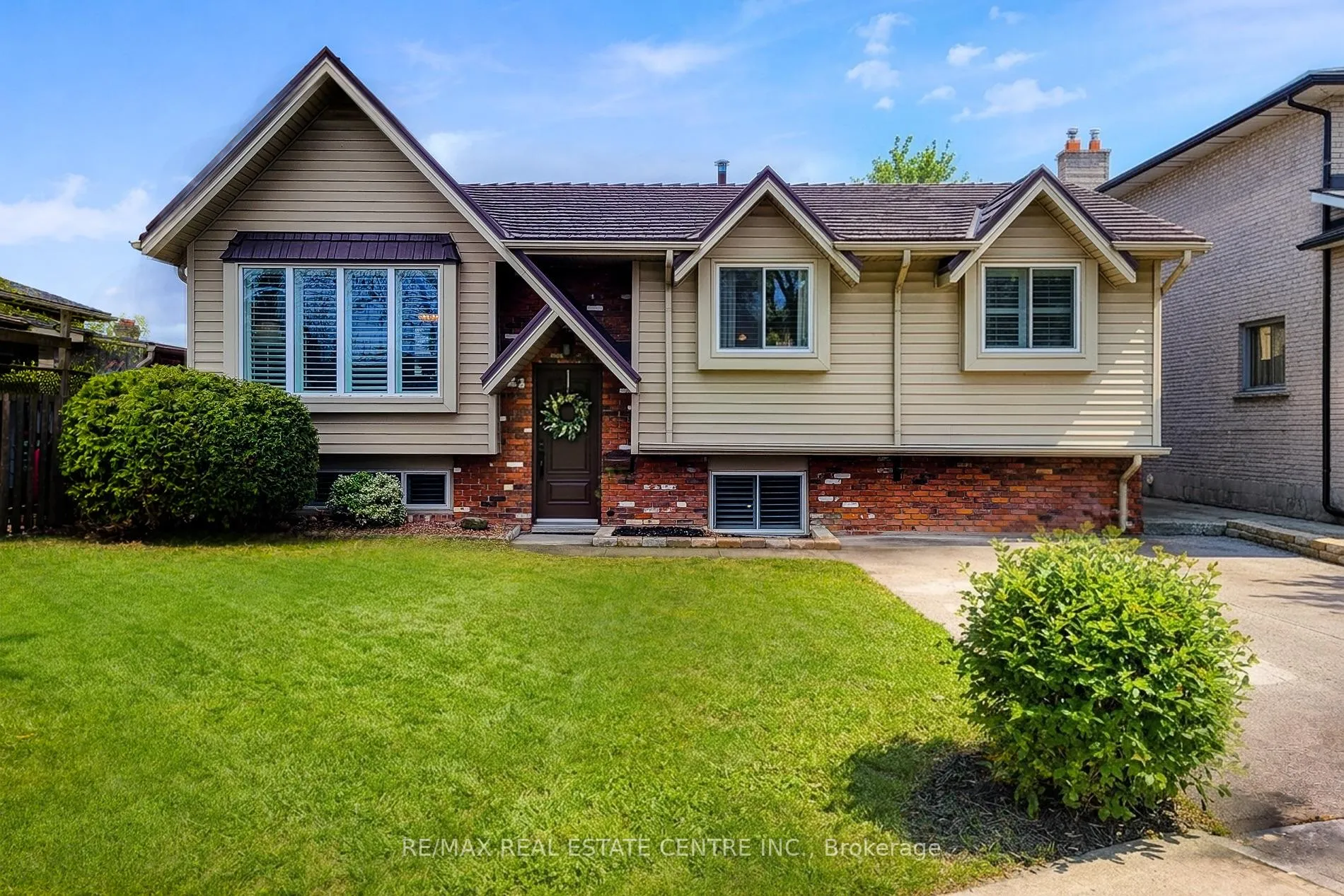 Photo 1 of 2 Ashwood Court, Hamilton, Stoney Creek — HOMEH