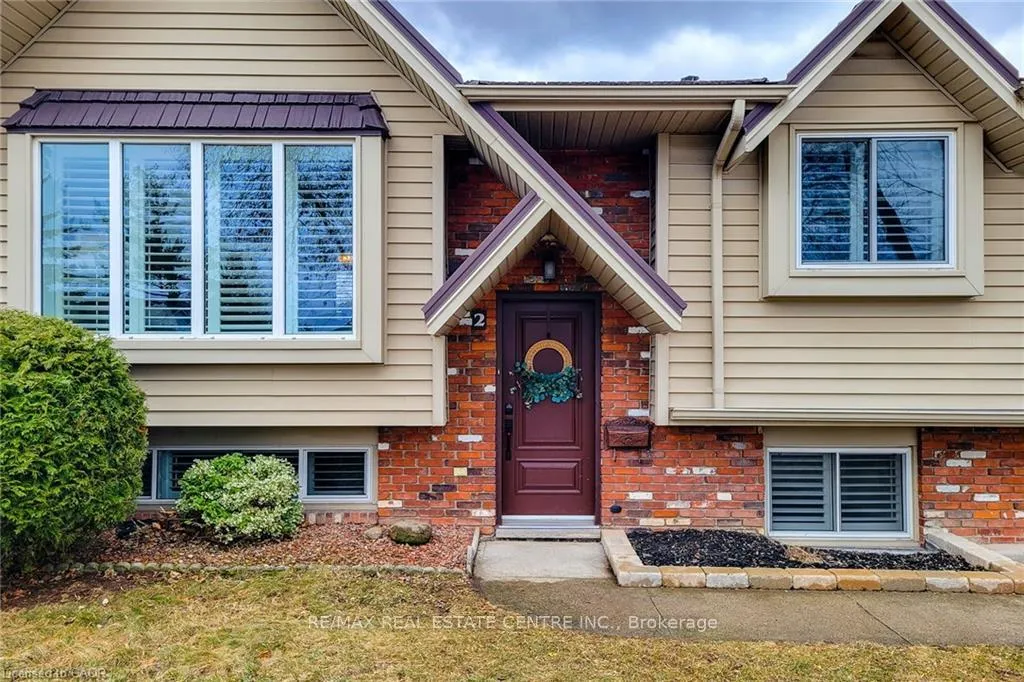 Photo 4 of 2 Ashwood Court, Hamilton, Stoney Creek — HOMEH