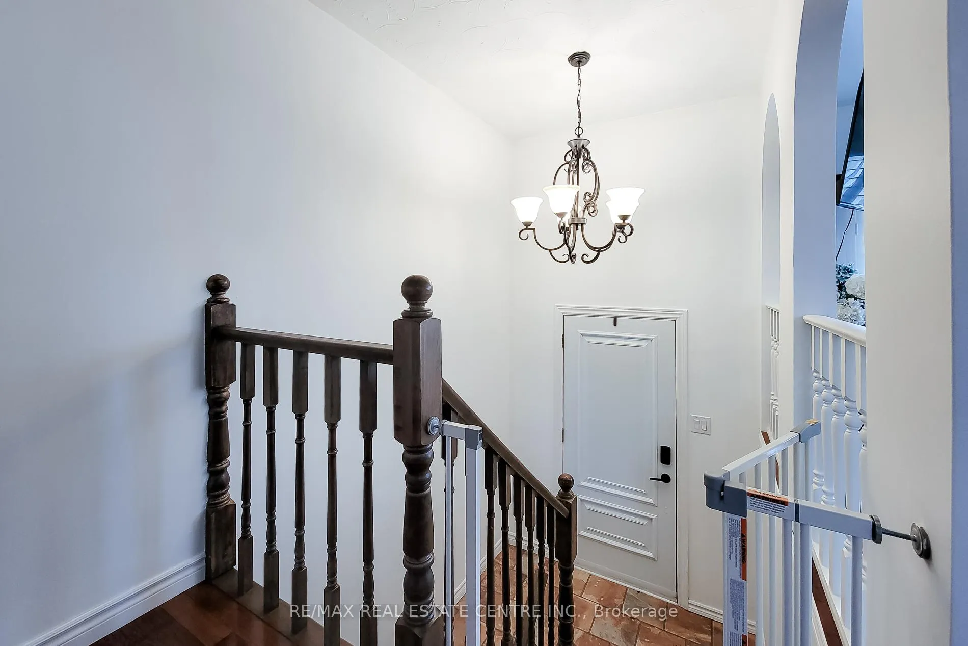 Photo 5 of 2 Ashwood Court, Hamilton, Stoney Creek — HOMEH